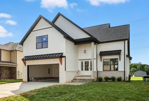 1717 Heritage Dr, Clarksville, TN 37043