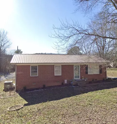 101 Vaughn St, Waynesboro, TN 38485