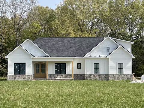 933 Ovoca Lake Rd, Tullahoma, TN 37388