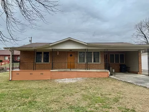 1013 College St W, Fayetteville, TN 37334