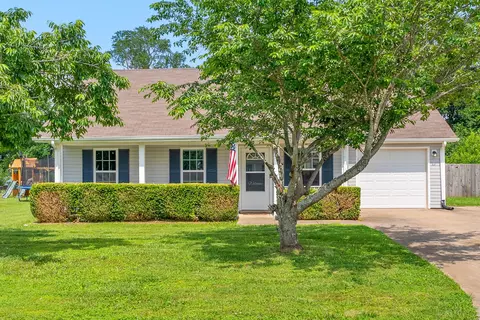 1033 Waterford Cir, Clarksville, TN 37040