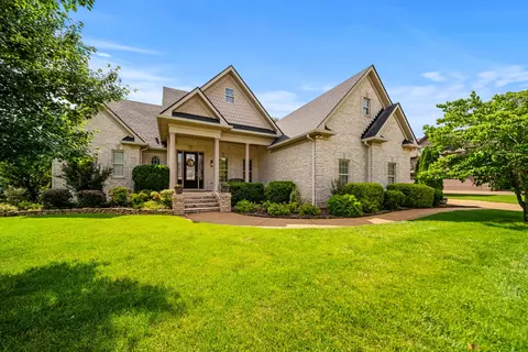 1045 Dorset Dr, Hendersonville, TN 37075