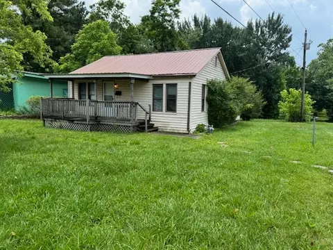 524 W 3rd Ave, Hohenwald, TN 38462