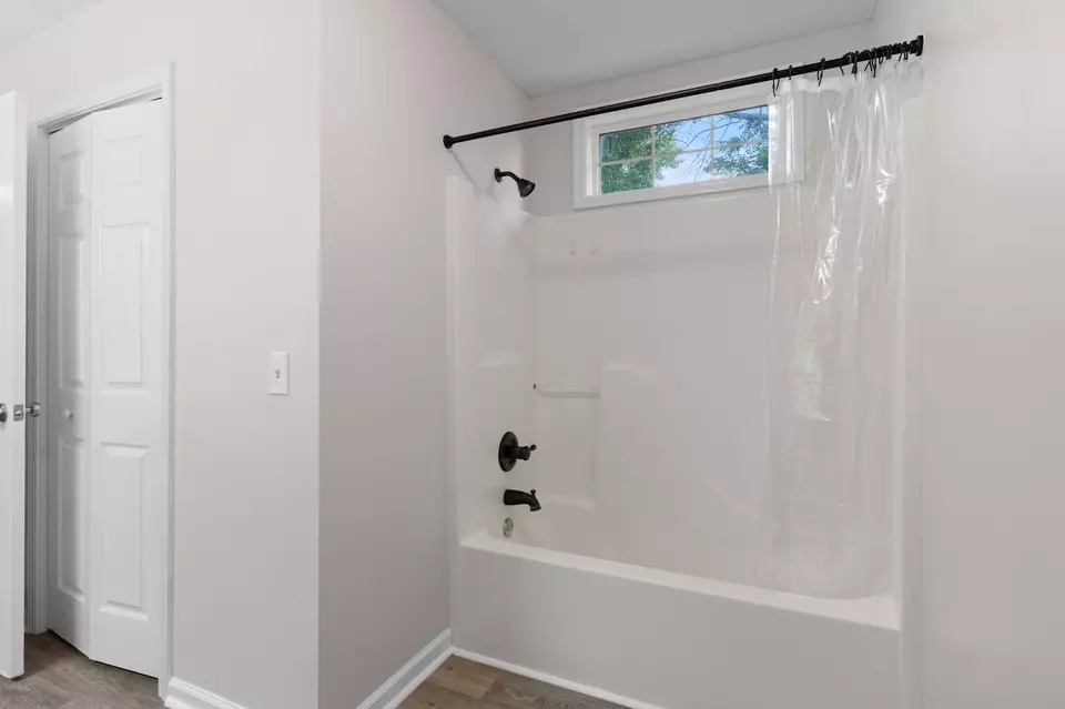 Bath - 109 Megann Dr, Portland, TN 37148 photo 3 of 3