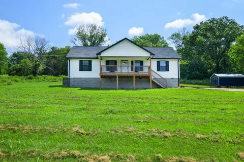 486 Salt Lick Creek Rd, Pleasant Shade, TN 37145