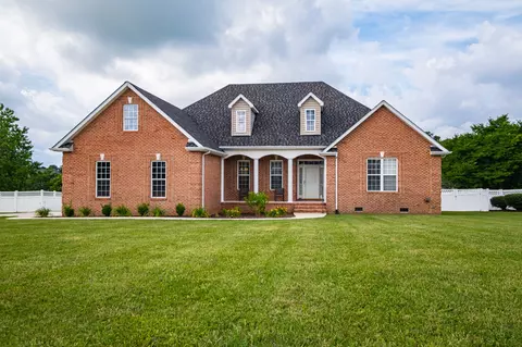 107 Hunters Ct, Tullahoma, TN 37388