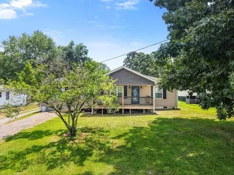 638 Hickory Ln, Rossville, GA 30741