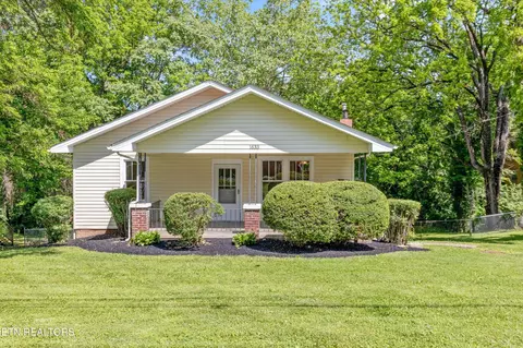 1633 Hutchinson Ave, Knoxville, TN 37917