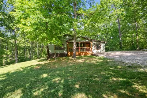 882 Pack Rd, White Bluff, TN 37187