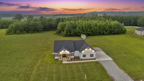 1270 Post Oak Rd, Belvidere, TN 37306