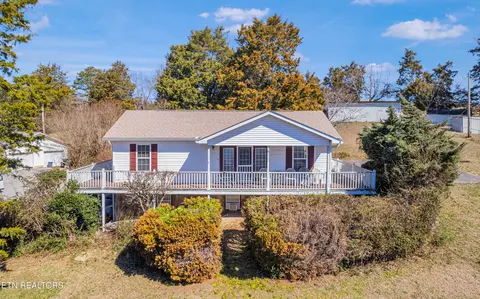 2566 Lakeshore Dr, Bean Station, TN 37708