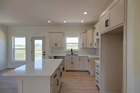 Kitchen - 10 Henkle Dr, Loretto, TN 38469 photo 2 of 2