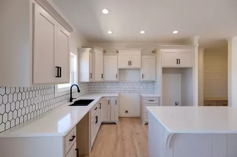 Kitchen - 10 Henkle Dr, Loretto, TN 38469 photo 1 of 2