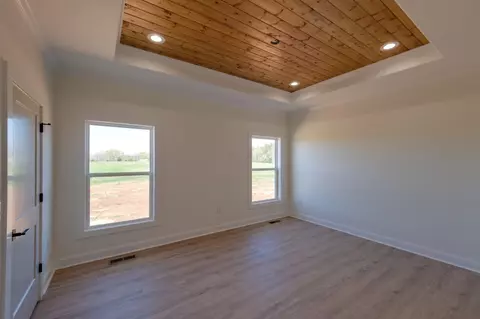 Bedroom - 10 Henkle Dr, Loretto, TN 38469 photo 2 of 5