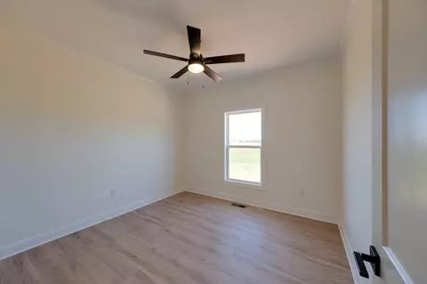 Bedroom - 10 Henkle Dr, Loretto, TN 38469 photo 4 of 5