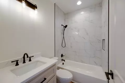 Bath - 10 Henkle Dr, Loretto, TN 38469 photo 3 of 4