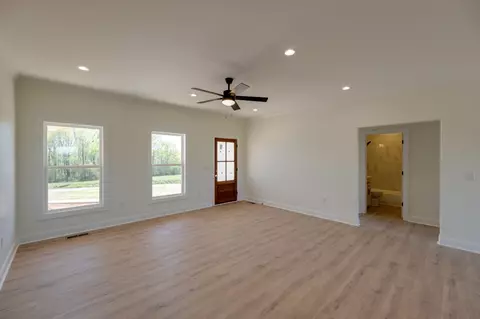 Living - 10 Henkle Dr, Loretto, TN 38469 photo 5 of 5