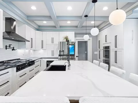 Kitchen - 1288 Rogues Fork Rd, Bethpage, TN 37022 photo 4 of 12