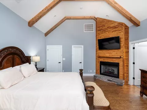 Bedroom - 1288 Rogues Fork Rd, Bethpage, TN 37022 photo 2 of 5