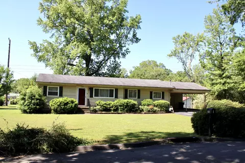 1204 Echo Dr, Hixson, TN 37343