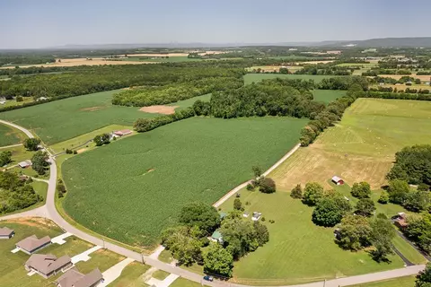 View/Area - 481 Winding Path, Winchester, TN 37398 photo 2 of 19