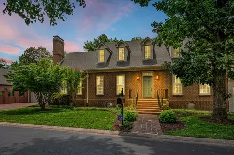 4 Foxhall Close, Nashville, TN 37215