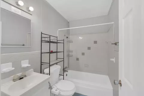 Bath - 123 S Sam Davis Ave, Pulaski, TN 38478 photo 1 of 4