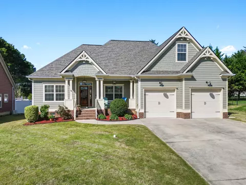 8259 Robertsview Dr, Ooltewah, TN 37363