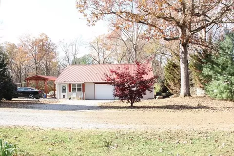 214 Holiday Ln, Sparta, TN 38583