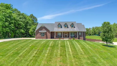 152 Camaro Dr, Chapmansboro, TN 37035