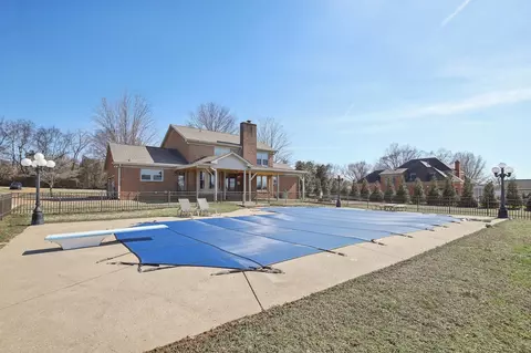 521 General Kershaw Dr, Old Hickory, TN 37138