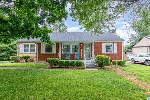 206 S Meadow Cir, Clarksville, TN 37043