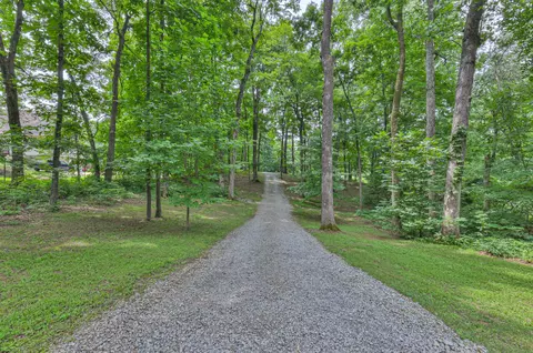 1147 Dimple Rd, Chapmansboro, TN 37035