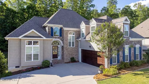 581 Oak Hills Dr, Lenoir City, TN 37771
