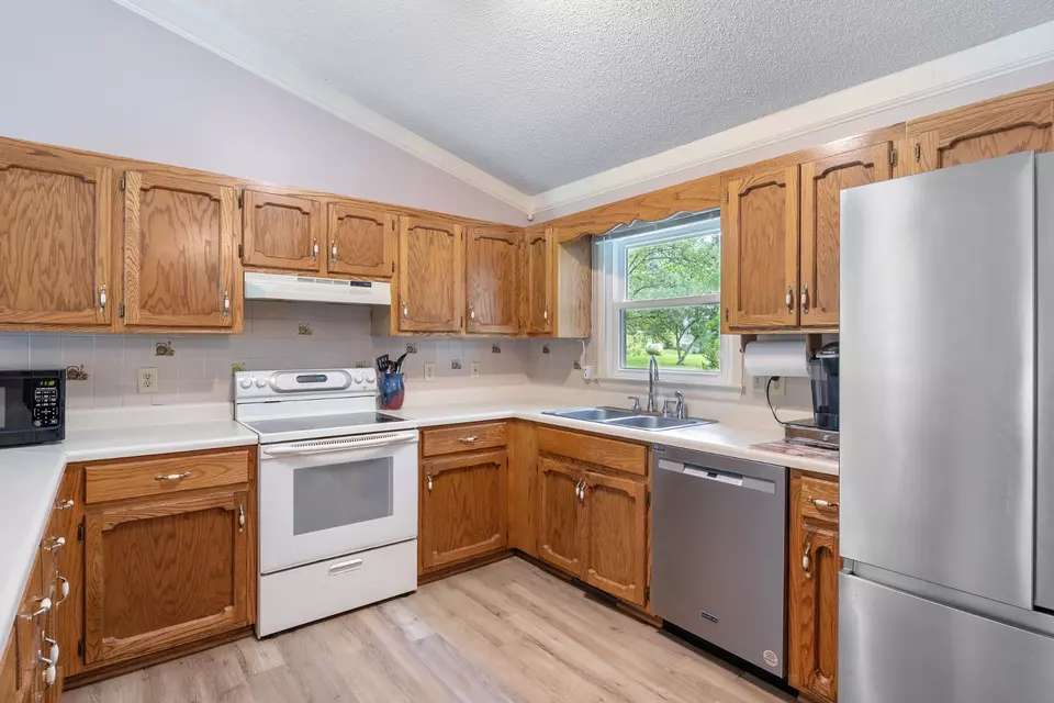 Kitchen - 4216 Pulaski Hwy, Culleoka, TN 38451 photo 2 of 3
