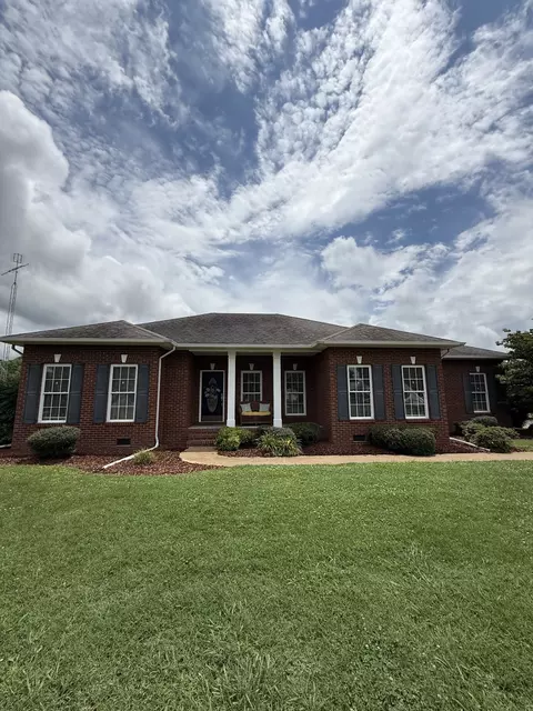 407 Robins St, Lawrenceburg, TN 38464