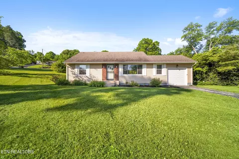 908 Glenoaks Dr, Knoxville, TN 37918