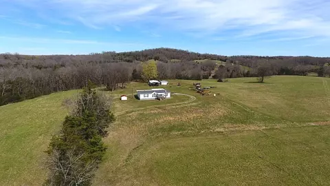 439 Philippi Rd, Wartrace, TN 37183