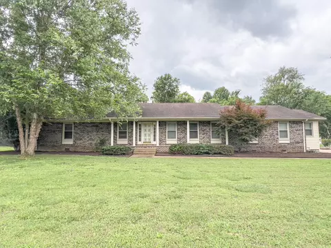 2128 Fox Hill Dr E, Murfreesboro, TN 37130