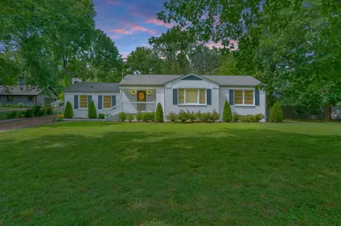 1613 Woodside Dr, Lebanon, TN 37087