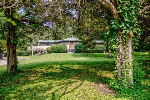 1216 Sams Creek Rd, Ashland City, TN 37015