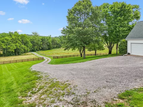 Exterior - 1387 Floyd Rd, Eagleville, TN 37060 photo 17 of 21