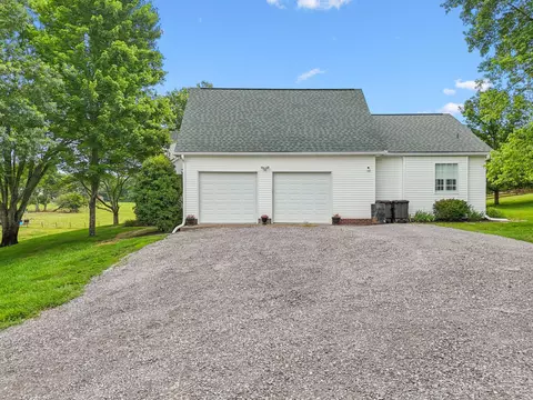 Exterior - 1387 Floyd Rd, Eagleville, TN 37060 photo 16 of 21