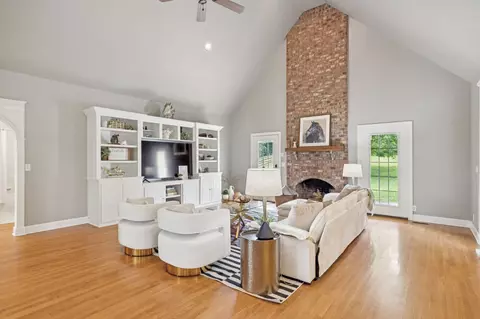 Living - 1387 Floyd Rd, Eagleville, TN 37060 photo 1 of 4