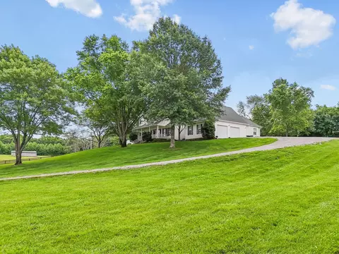 Exterior - 1387 Floyd Rd, Eagleville, TN 37060 photo 6 of 21