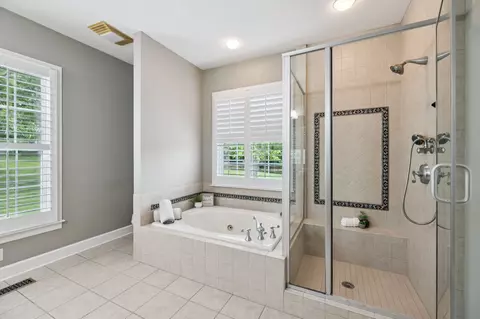 Bath - 1387 Floyd Rd, Eagleville, TN 37060 photo 3 of 6