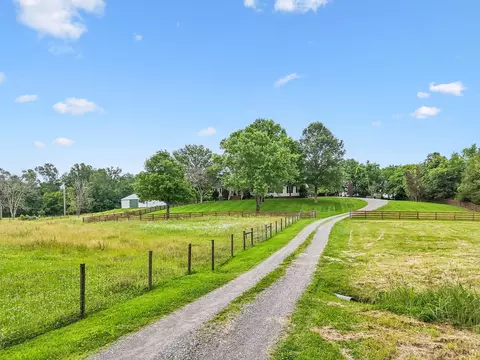 Exterior - 1387 Floyd Rd, Eagleville, TN 37060 photo 18 of 21