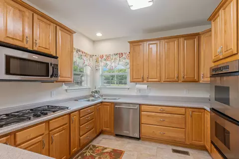 Kitchen - 123 River Downs Blvd, Murfreesboro, TN 37128 photo 3 of 4
