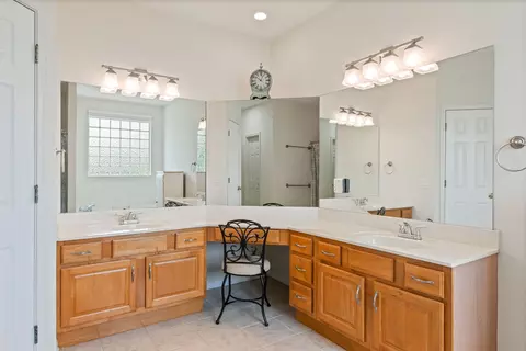Bath - 123 River Downs Blvd, Murfreesboro, TN 37128 photo 1 of 4