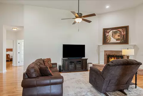 Living - 123 River Downs Blvd, Murfreesboro, TN 37128 photo 1 of 2